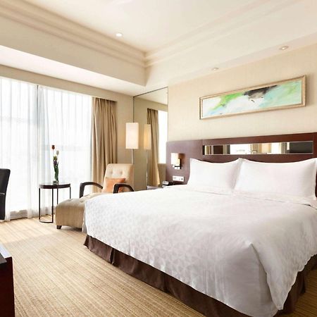 Ramada Plaza Lianyungang Hotell Exteriör bild