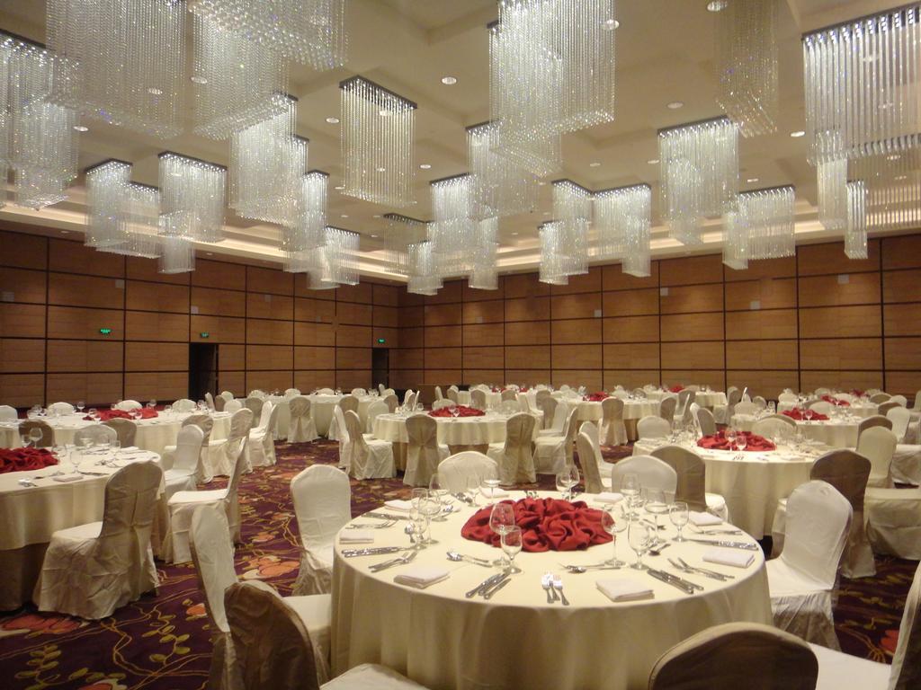 Ramada Plaza Lianyungang Hotell Exteriör bild
