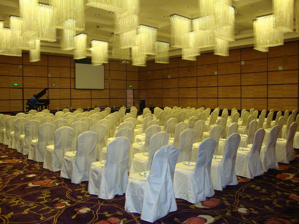 Ramada Plaza Lianyungang Hotell Exteriör bild