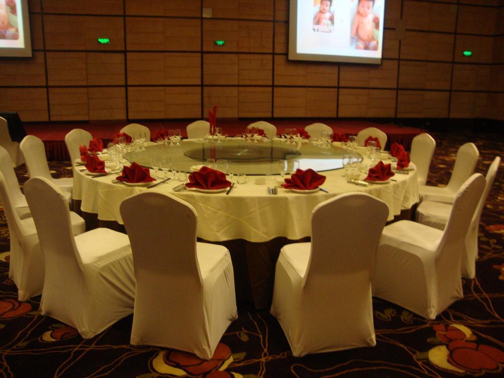 Ramada Plaza Lianyungang Hotell Exteriör bild