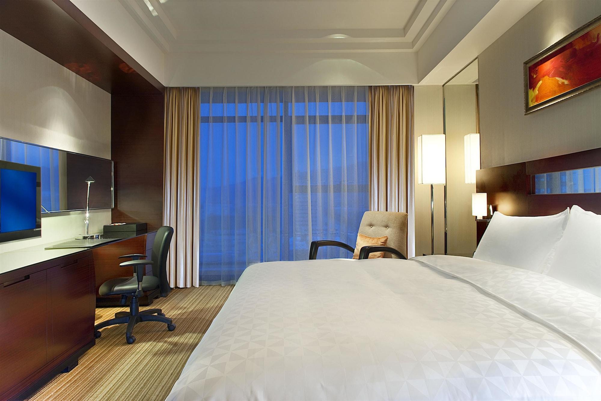 Ramada Plaza Lianyungang Hotell Exteriör bild
