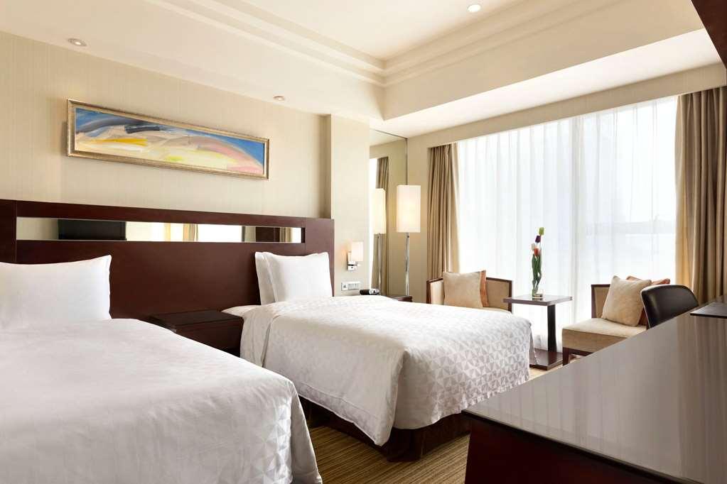 Ramada Plaza Lianyungang Hotell Rum bild