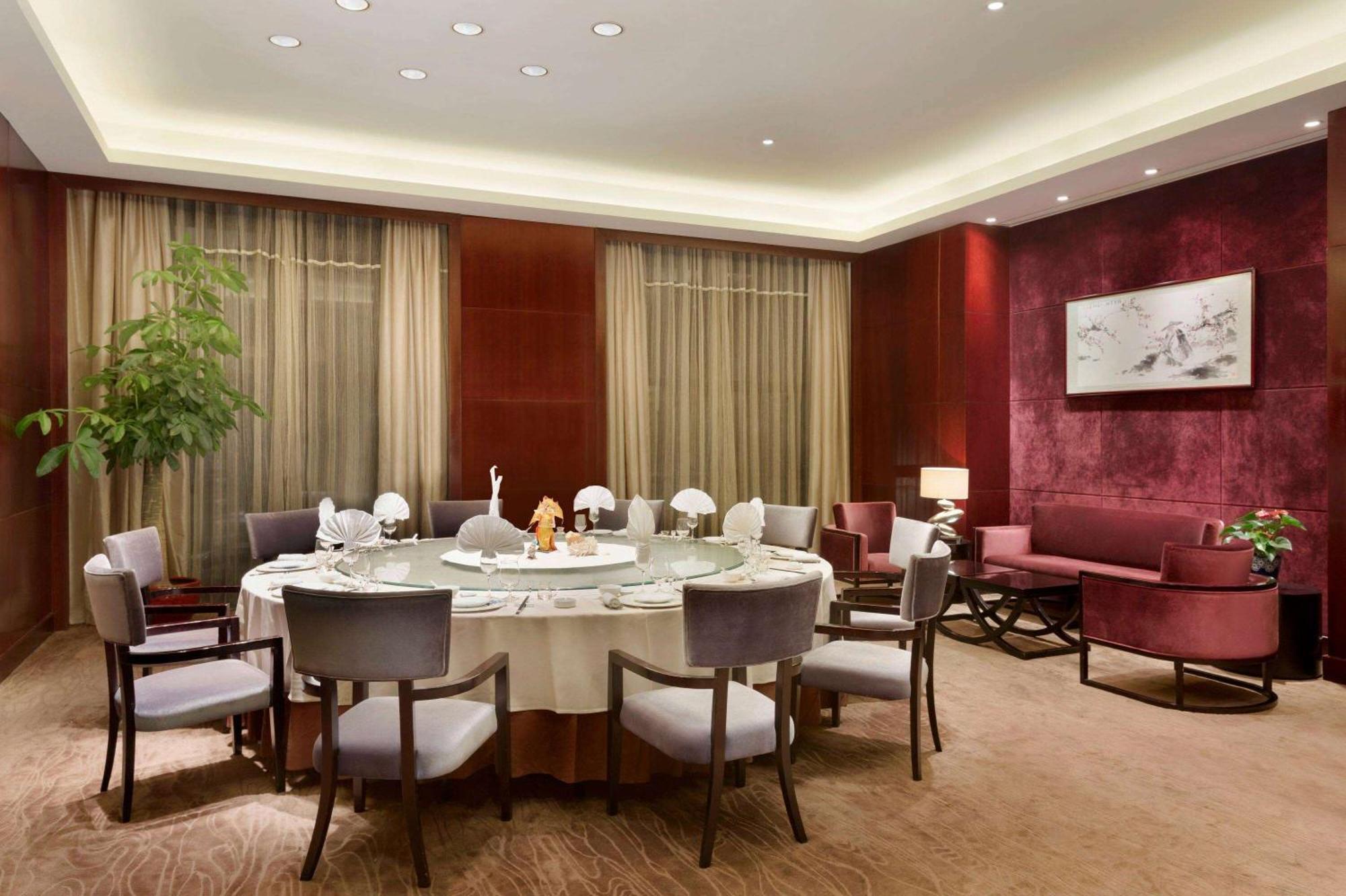 Ramada Plaza Lianyungang Hotell Exteriör bild