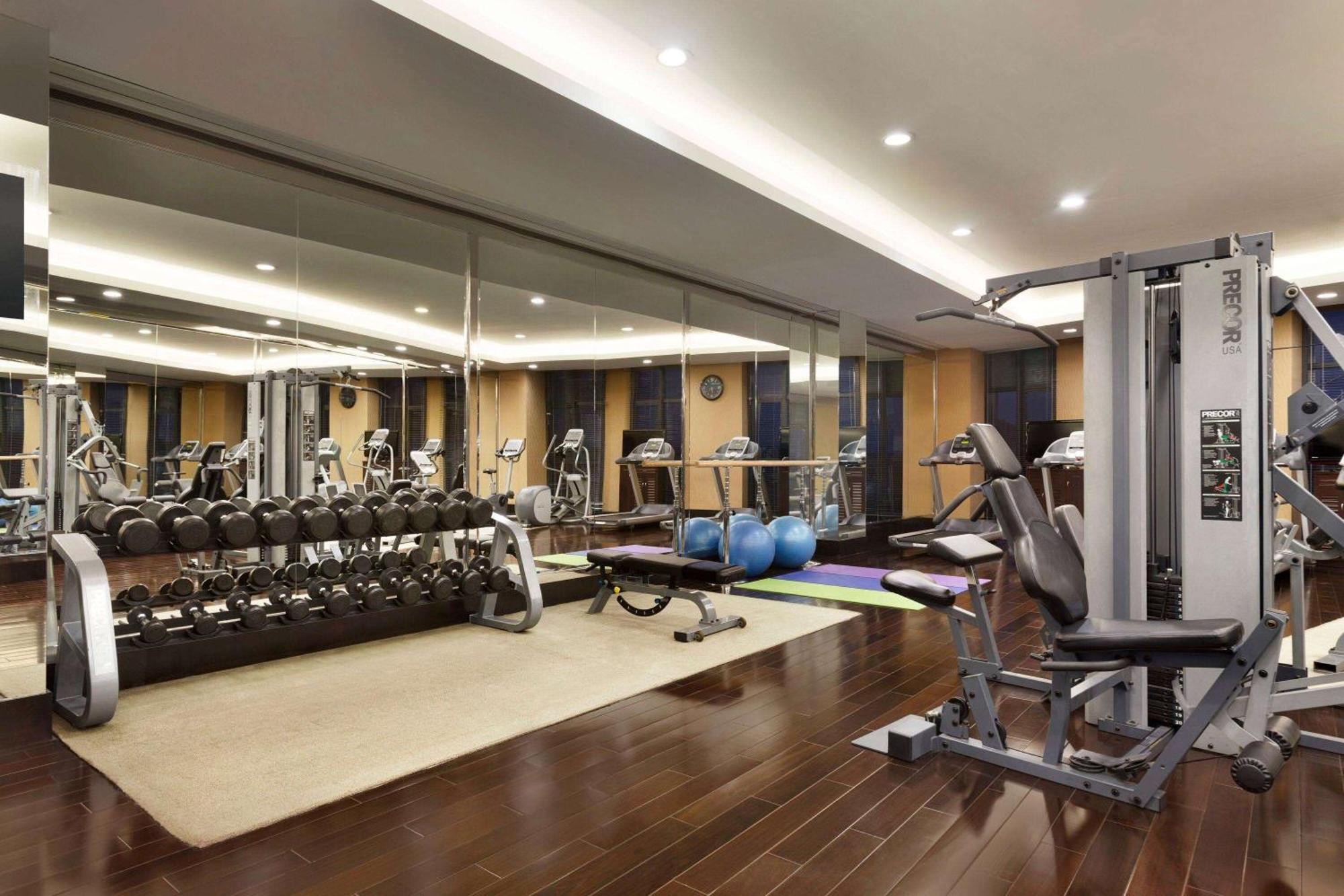 Ramada Plaza Lianyungang Hotell Exteriör bild