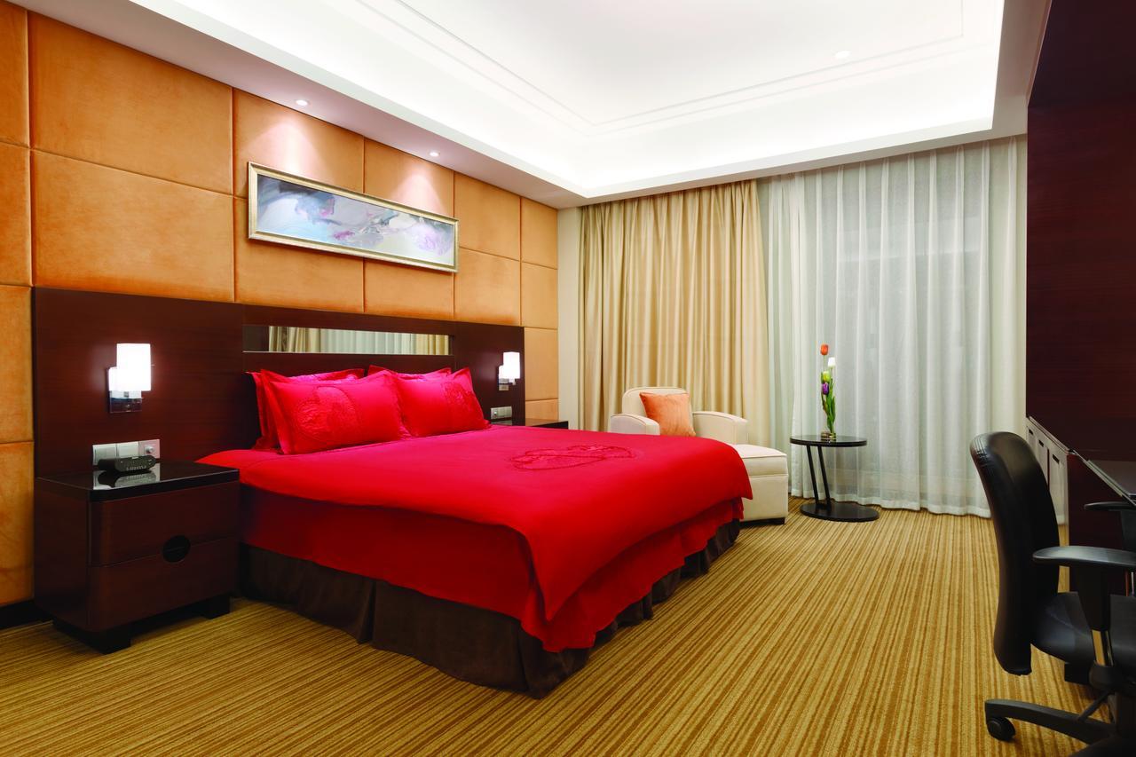 Ramada Plaza Lianyungang Hotell Exteriör bild
