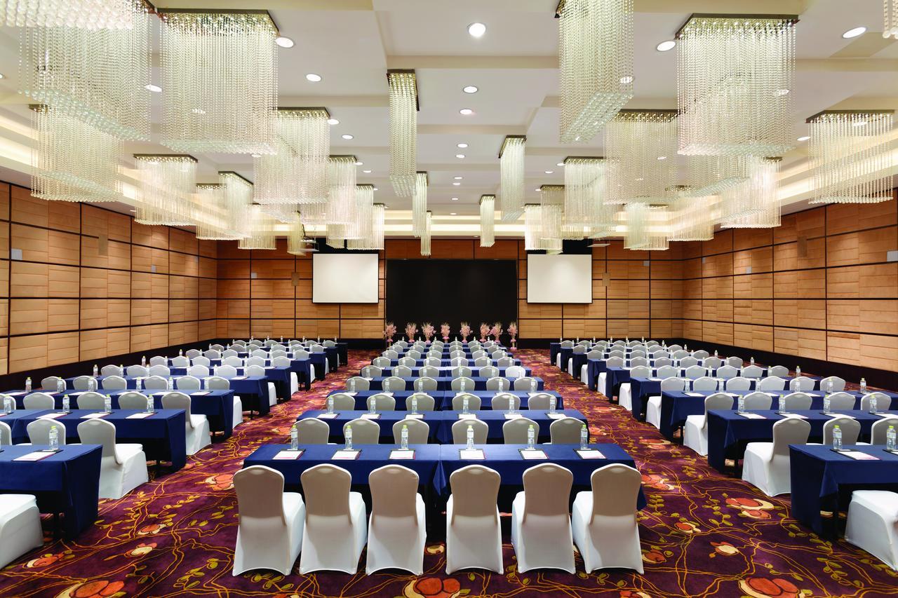 Ramada Plaza Lianyungang Hotell Exteriör bild
