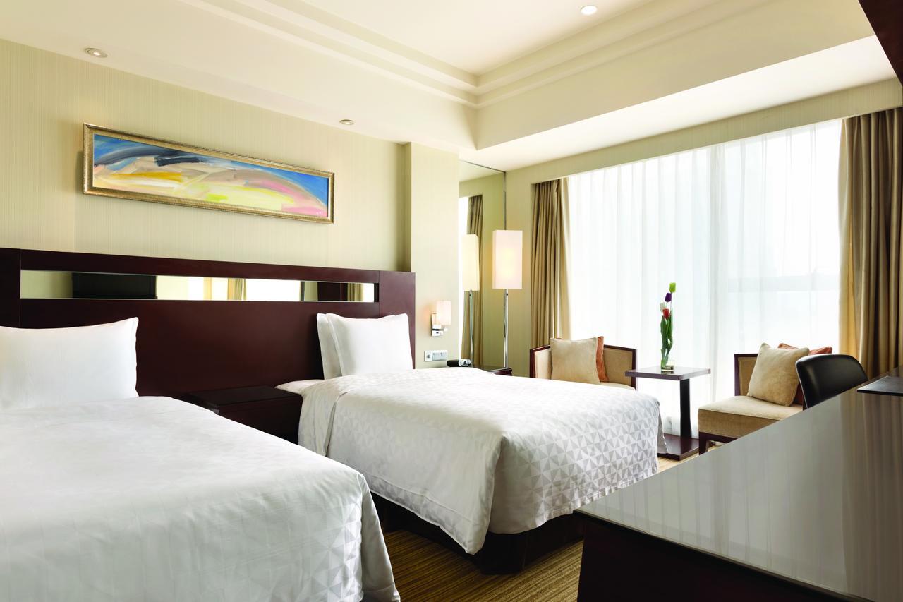 Ramada Plaza Lianyungang Hotell Exteriör bild